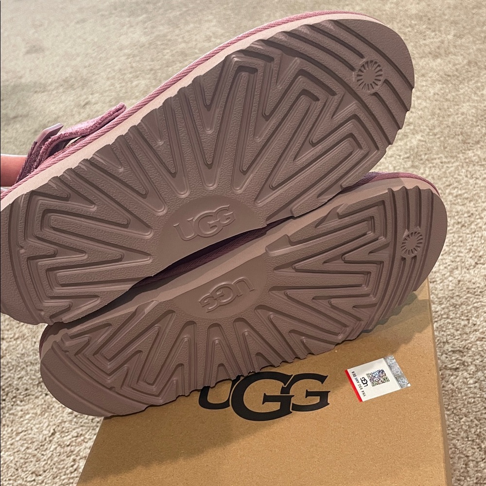 Ugg - Picture 5 of 6